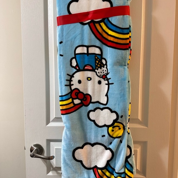 Hello Kitty Rainbow Blanket - Picture 2 of 2